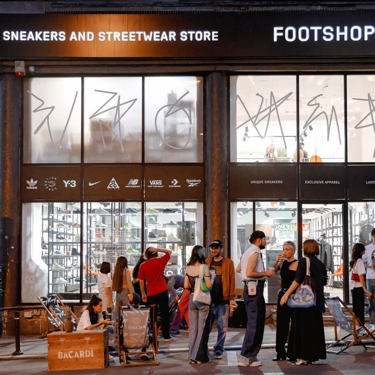 Explorăm Footshop București: Un hub pentru cultura sneaker în România